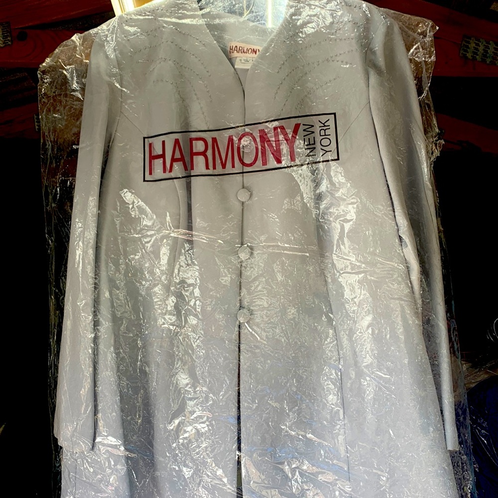 2pC silver woman’s suit size 20